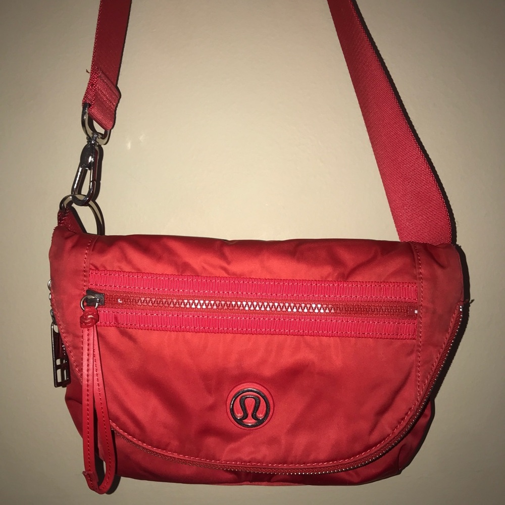 Lululemon festive bag